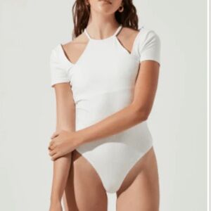 ASTR REEDLEY HALTER NECK CUTOUT BODYSUIT IN WHITE size S NWT